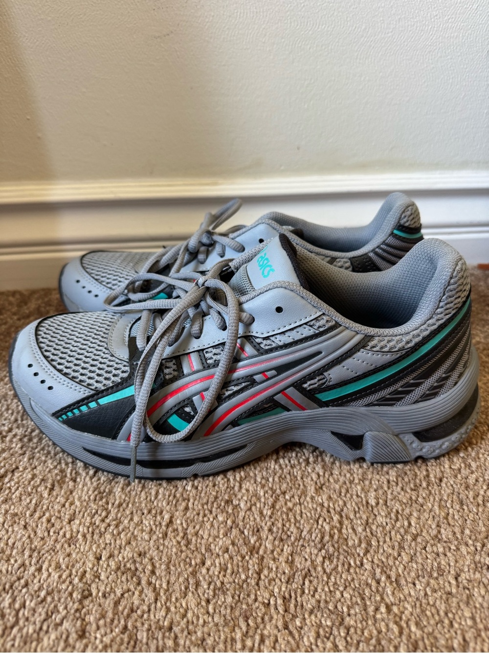 ASICS 8.5 Gray Sneakers Gel